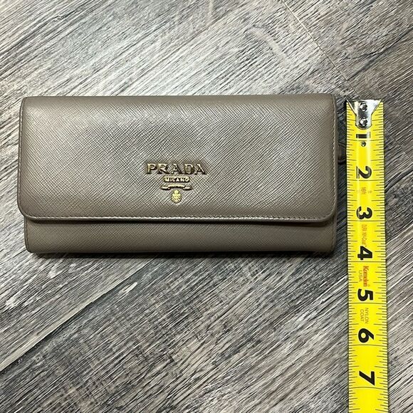 Authenticated Prada Beige Saffiano Lux Wallet ($1,100) 🌟professionally cleaned 🌟 - Picture 4 of 17